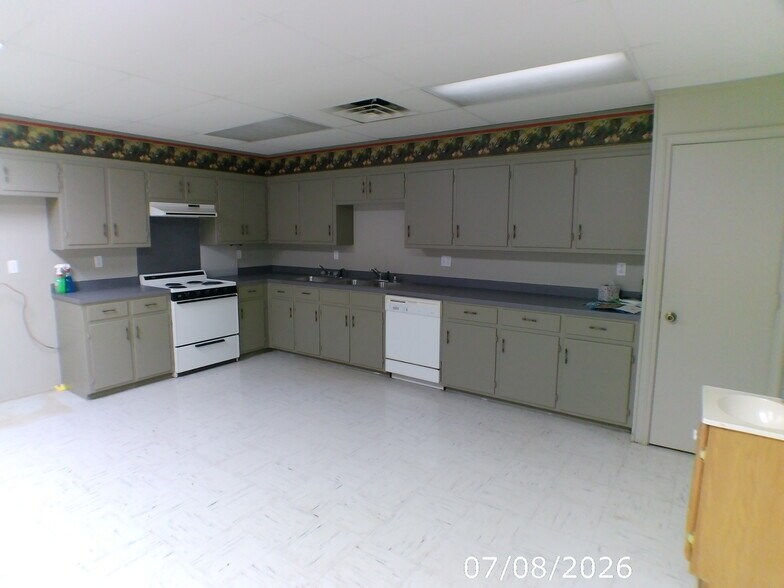 More Photos Of 204 N 2nd St, Ozark Office For Sale