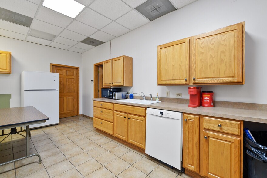 More Photos Of 15859 S Ridgeland Ave, Oak Forest Office For Sale