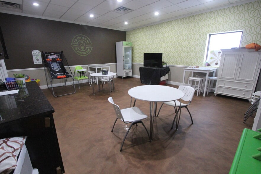More Photos Of 1047 W Madison St, Chicago Apartments For Lease
