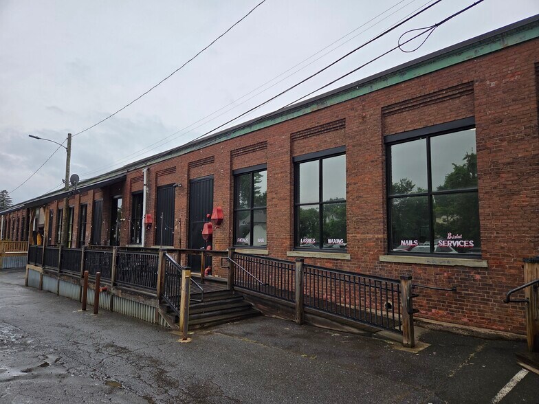 More Photos Of 725 Main St, Middletown Storefront For Lease