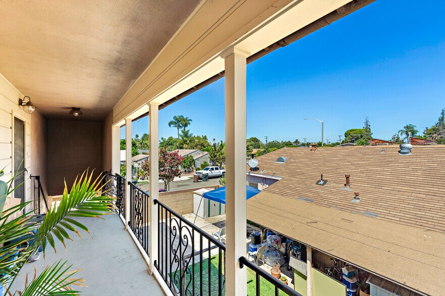 More Photos Of 302-304 E Wilhelmina St, Anaheim Apartments For Sale