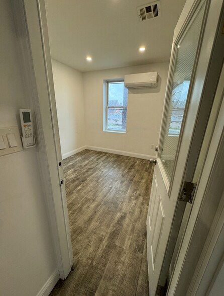 More Photos Of 124-13 Liberty Ave, South Richmond Hill Storefront Retail Office For Lease