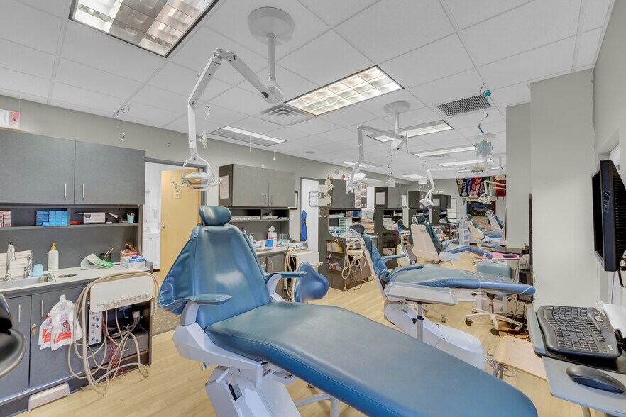 More Photos Of 230 US Highway 206, Flanders Medical For Lease