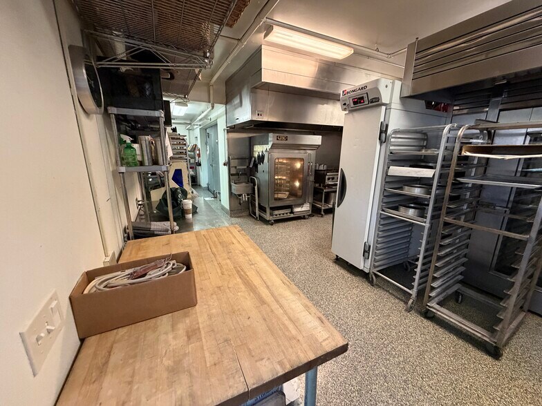 More Photos Of 824 Reddick St, Santa Barbara General Retail For Sale