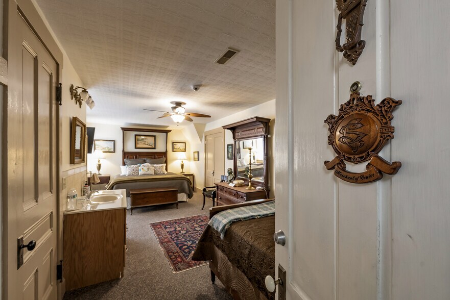 More Photos Of 809 Hall St, Saint Joseph Hospitality For Sale