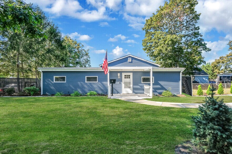 More Photos Of 14-18 Third E Ldl St, Patchogue Flex For Sale