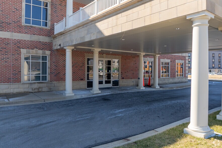 More Photos Of 9900 Independence Park Dr, Richmond Unknown For Lease