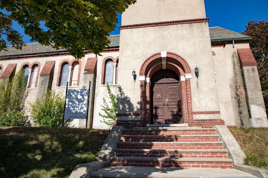 More Photos Of 125 Highland Ave, Somerville Religious Facility For Lease