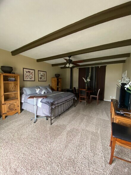 More Photos Of 561 Lakeway Dr, Montgomery Specialty For Sale