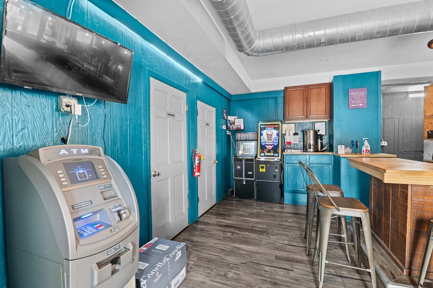 More Photos Of 201 S Broadway, Green Bay Restaurant For Sale