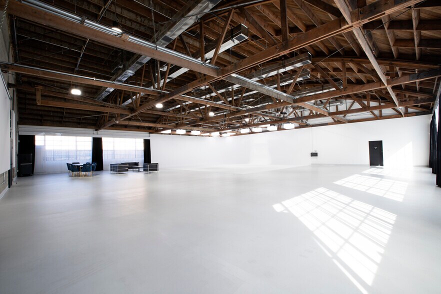 More Photos Of 10824 Burbank Blvd, North Hollywood Warehouse For Lease
