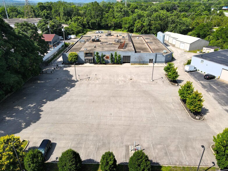 More Photos Of 3717 Jonlen Dr, Fairfax Flex For Lease