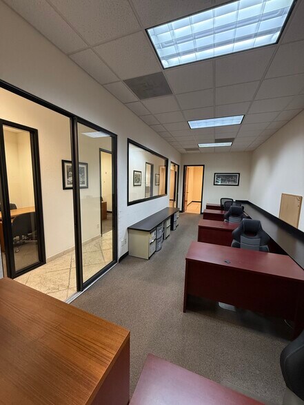 More Photos Of 1701-1745 Banks Rd, Margate Light Distribution For Lease