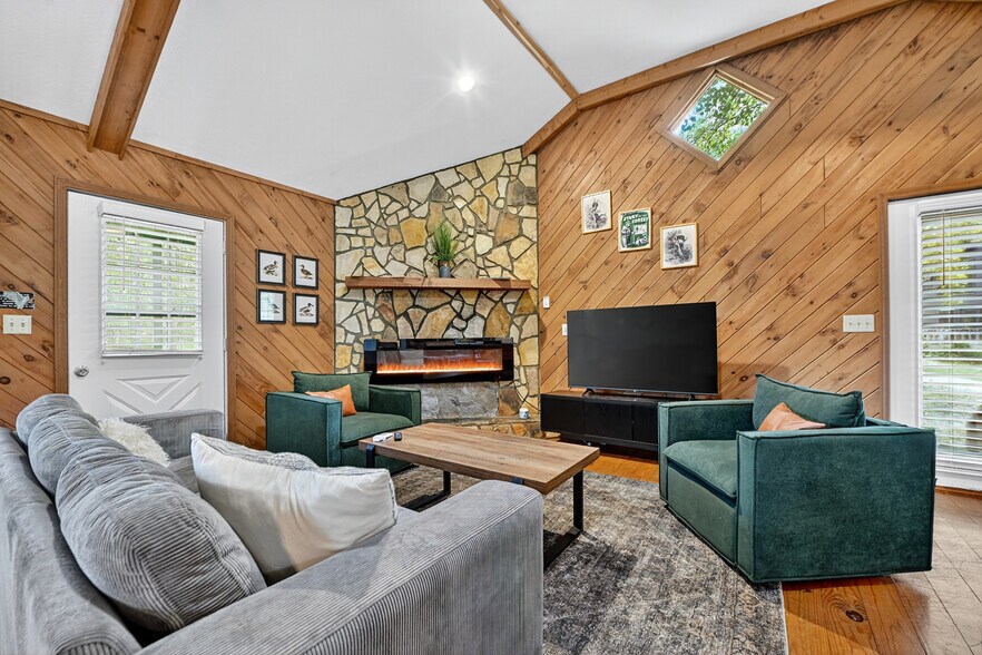 More Photos Of 77 Alpine Way, Blairsville Hotel For Sale