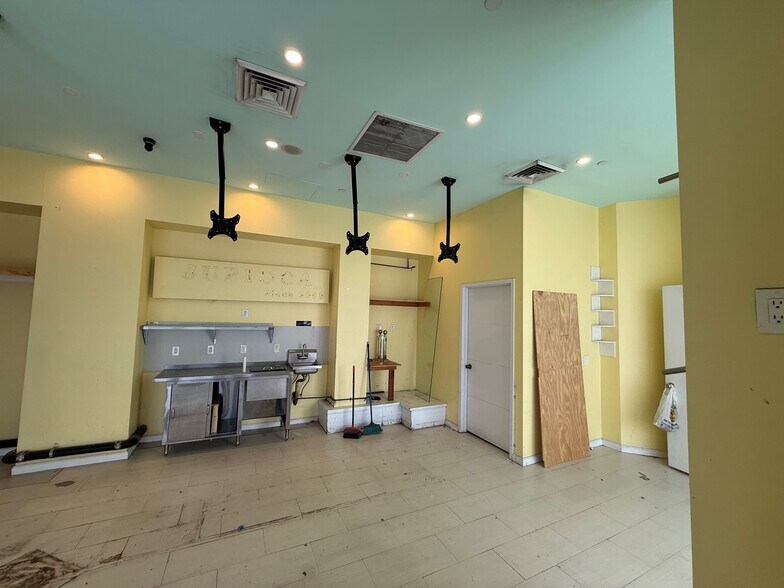 More Photos Of 455 Main St, New York Apartments For Lease