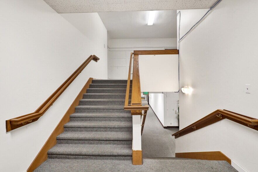 More Photos Of 1326 N Garden St, Bellingham Religious Facility For Lease