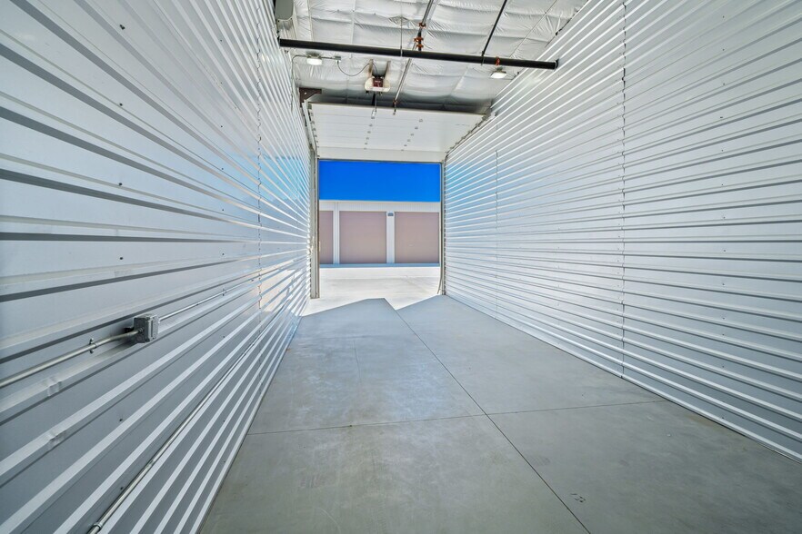 More Photos Of 49751 Oates Ln, Coachella Parking Garage For Sale