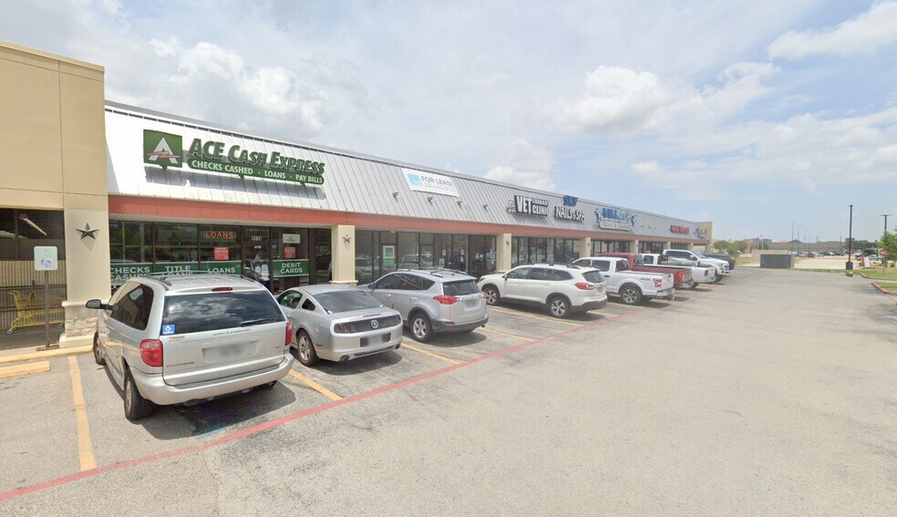 More Photos Of 2004-2032 N Main St, Pearland Unknown For Lease