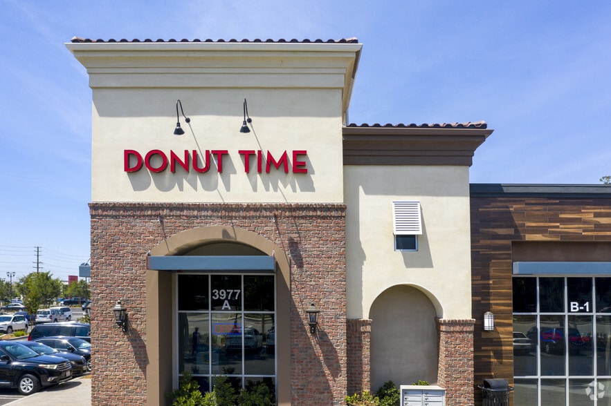 More Photos Of 3885-3977 Cochran St, Simi Valley Unknown For Lease