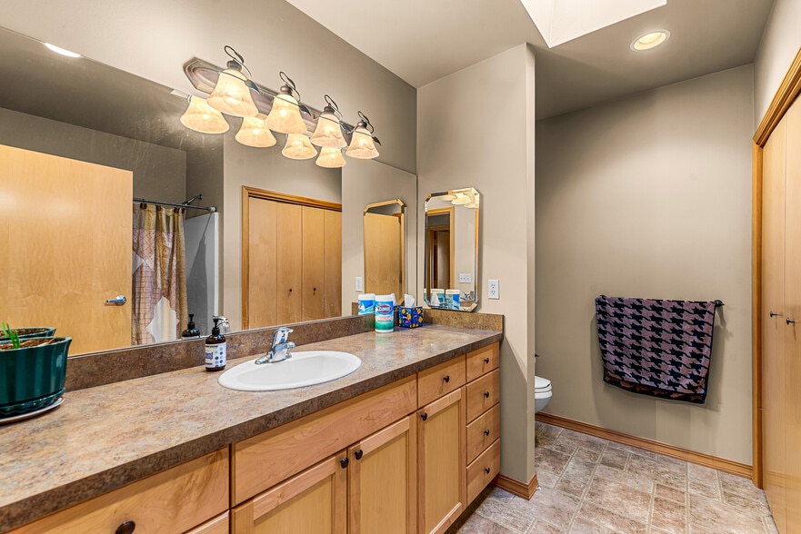 More Photos Of 10 N Chelan Ave, Wenatchee Veterinarian Kennel For Lease