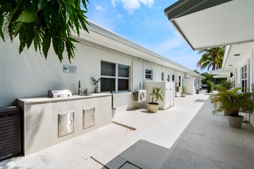 More Photos Of 525 N Federal Hwy, Lake Worth Beach Multifamily For Sale