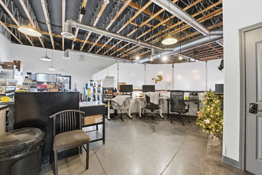 More Photos Of 1215 Aaron Dr, Richland General Retail For Lease