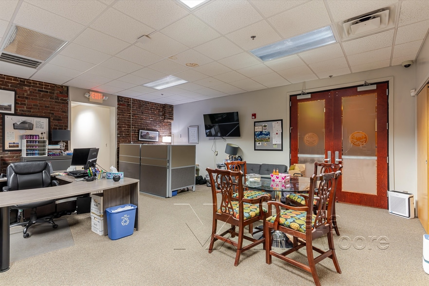 More Photos Of 17 Market Sq, Knoxville Storefront Retail Office For Sale