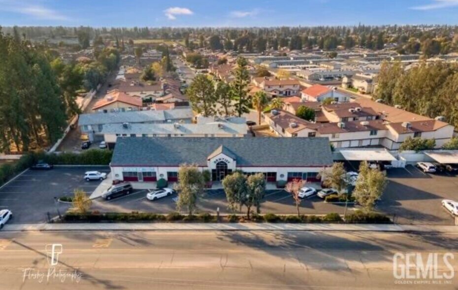 Primary Photo Of 1001-1043 Stine Rd, Bakersfield Medical For Sale