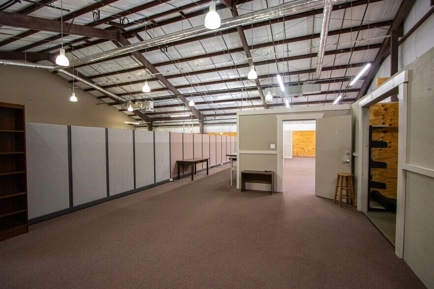 More Photos Of 322 Little Brooke Ln, West Columbia General Retail For Lease