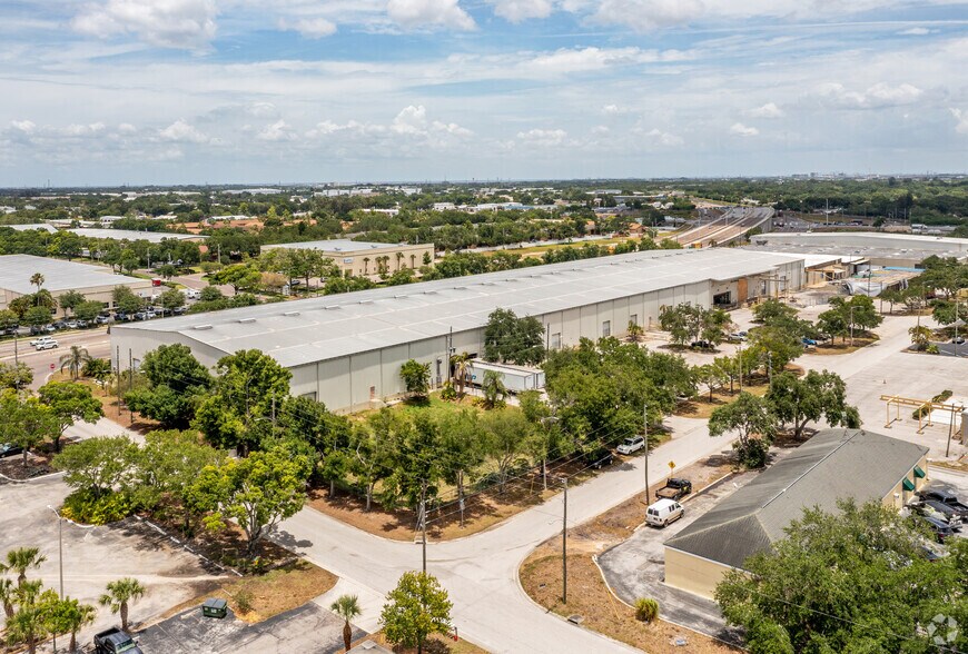 More Photos Of 6750 N Bryan Dairy Rd, Seminole Distribution For Sale