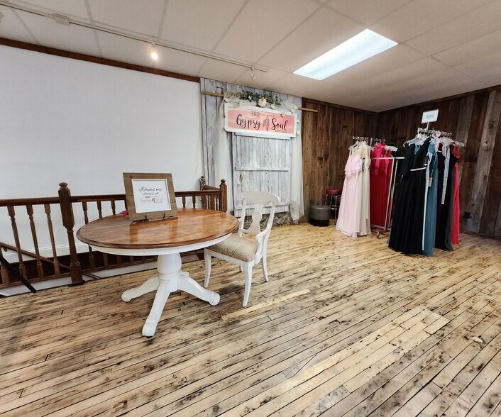 More Photos Of 424 Main St, Edmore Storefront For Sale