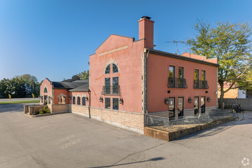 More Photos Of 7680 Grand Ave, Gurnee Restaurant For Sale