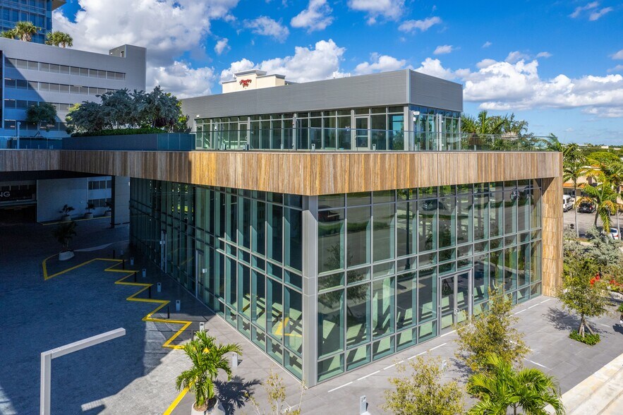 More Photos Of 21550 Biscayne Blvd, Aventura Office For Lease