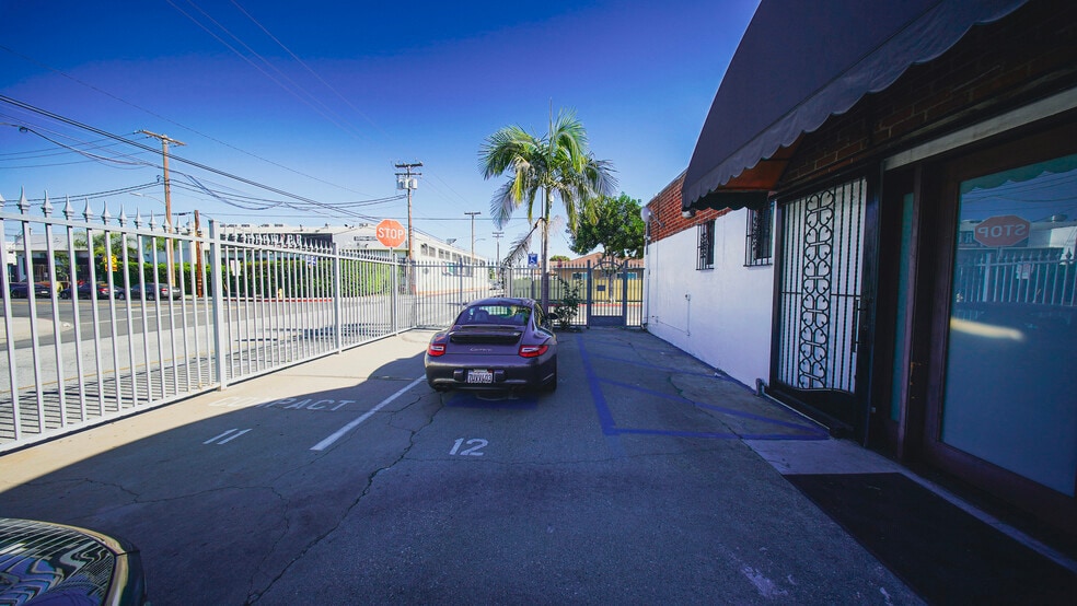 More Photos Of 4055-4057 E 52nd St, Maywood Office For Sale