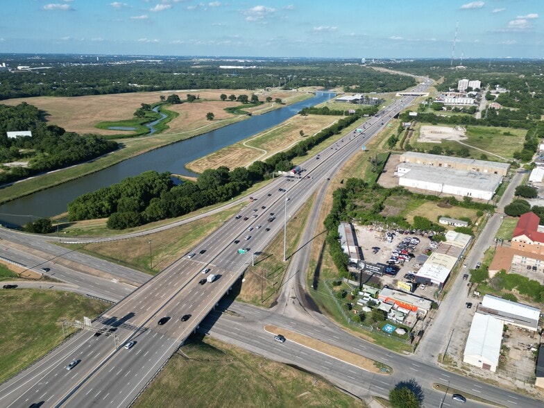 More Photos Of 1817 Bomar Ave, Fort Worth Warehouse For Sale