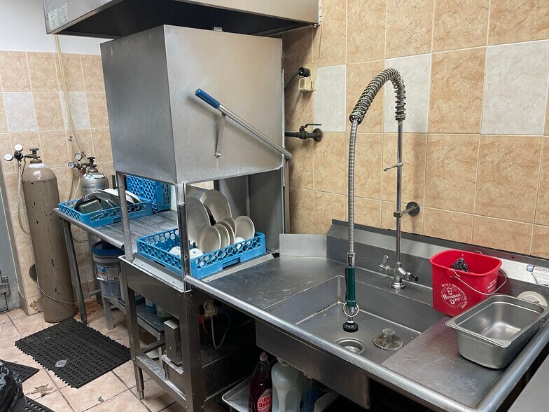 More Photos Of 42882 Truro Parish Dr, Ashburn Storefront For Sale