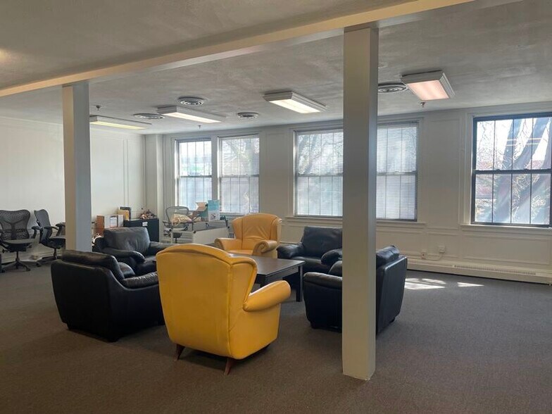 More Photos Of 4646-4660 N Ravenswood Ave, Chicago Office For Sale