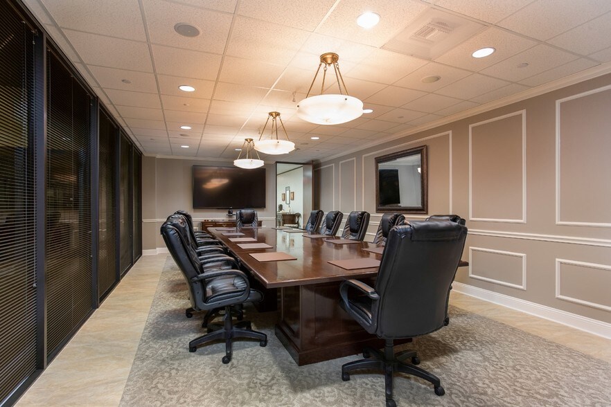 More Photos Of 4801 Woodway Dr, Houston Office For Lease