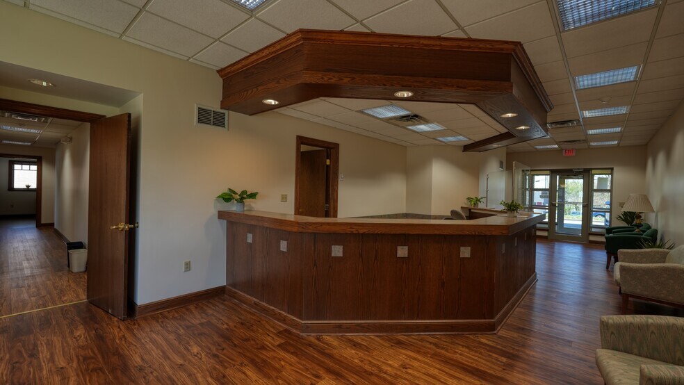 More Photos Of 941 Steubenville Ave, Cambridge Office For Lease