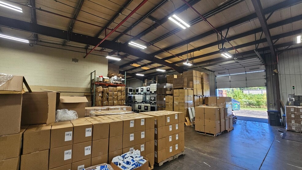 More Photos Of 1180 Atlantic Dr, West Chicago Warehouse For Lease