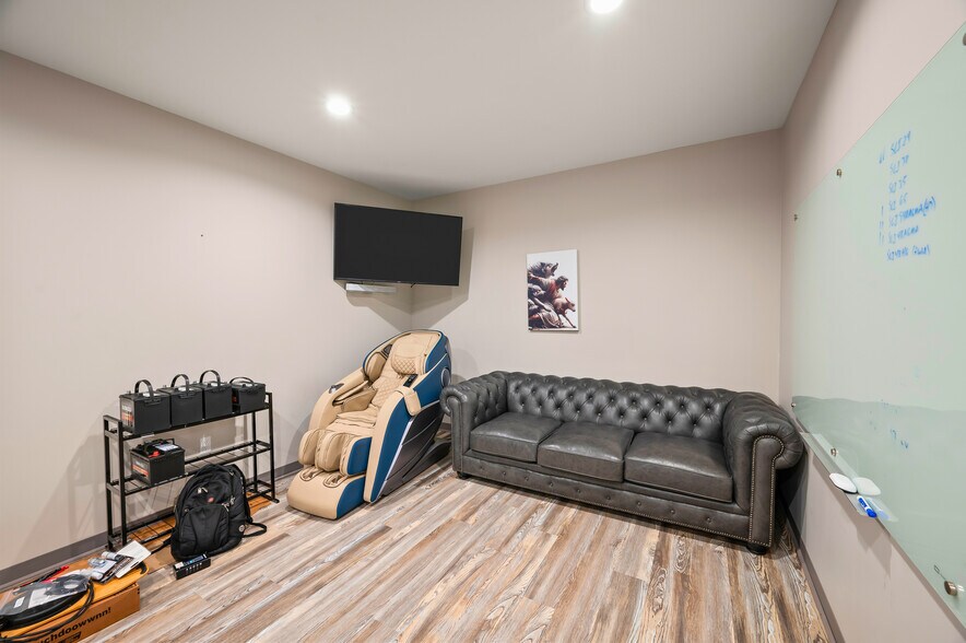 More Photos Of 7622 Eagle Ln, Spring Airplane Hangar For Sale