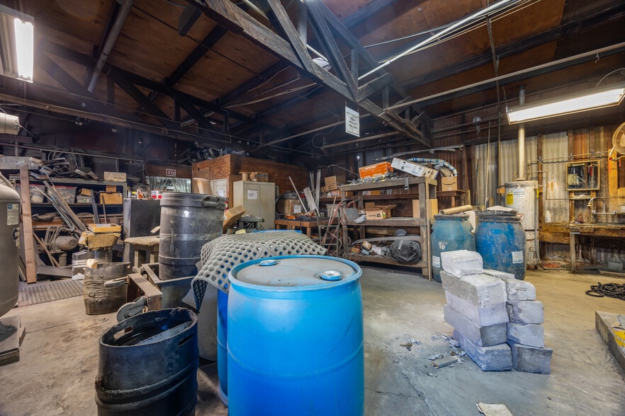 More Photos Of 2455 E 52nd St, Los Angeles Warehouse For Sale