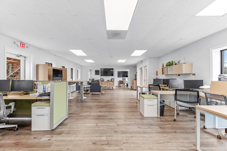 More Photos Of 10351 Southern Maryland Blvd, Dunkirk Office For Sale