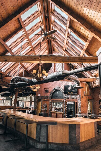 More Photos Of 271 Gleaves St, Madison Restaurant For Sale