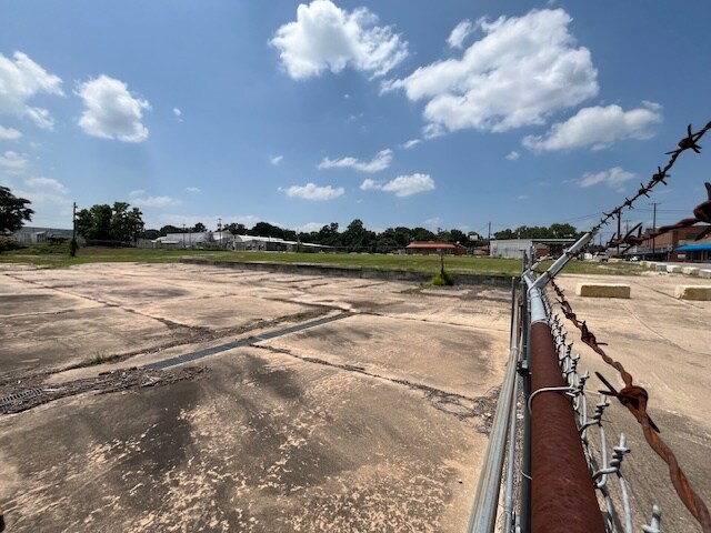 More Photos Of 400 S Austin St, Brenham Land For Sale