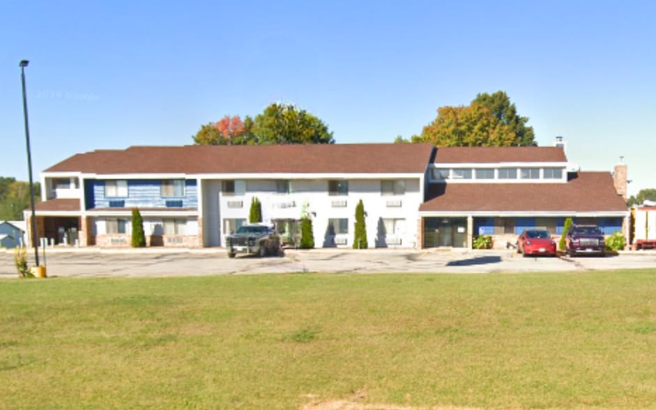 Primary Photo Of 1700 2nd Ave NW, Stewartville Hotel For Sale