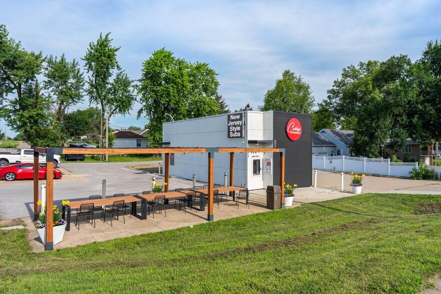 Primary Photo Of 1803 S Center St, Marshalltown Restaurant For Sale