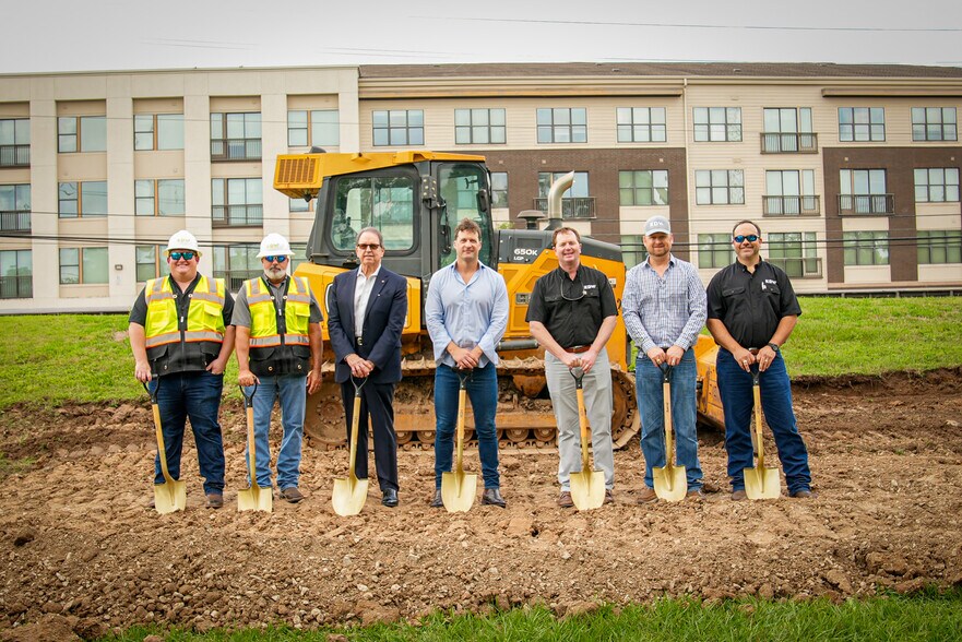 More Photos Of 7022 Old Katy Rd, Houston Showroom For Sale