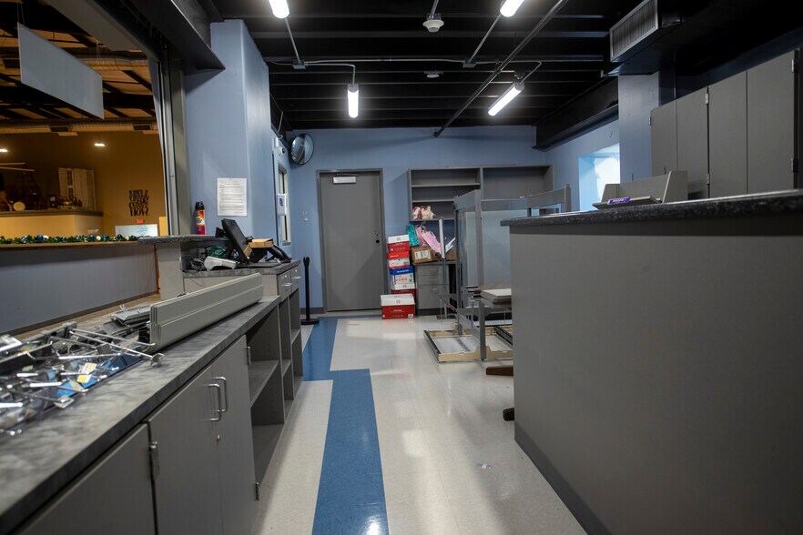 More Photos Of 25000 US 59 Rd, El Campo Flex For Sale