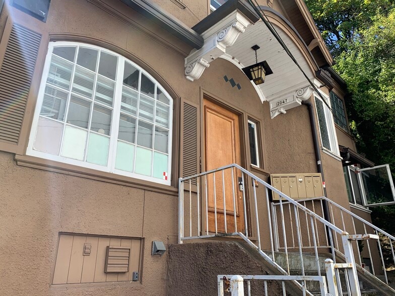 More Photos Of 2047 SW 10th Ave, Portland Apartments For Sale